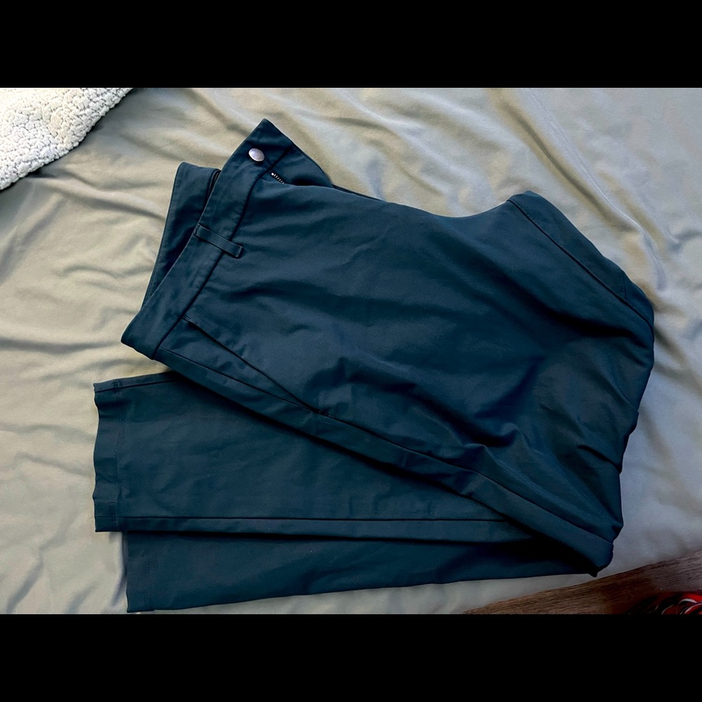 Lululemon commission pant slim. NAVY BLUE. Size 34.